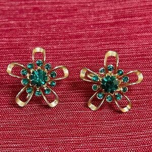 Vintage Coro 5 star floral emerald green rhinestone earrings